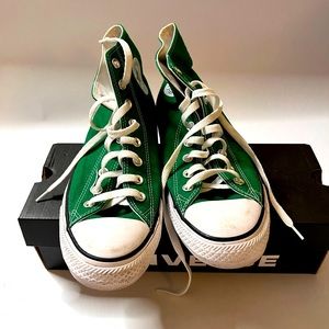 Converse/Chucks Unisex color green; Men size 9; Women size 11